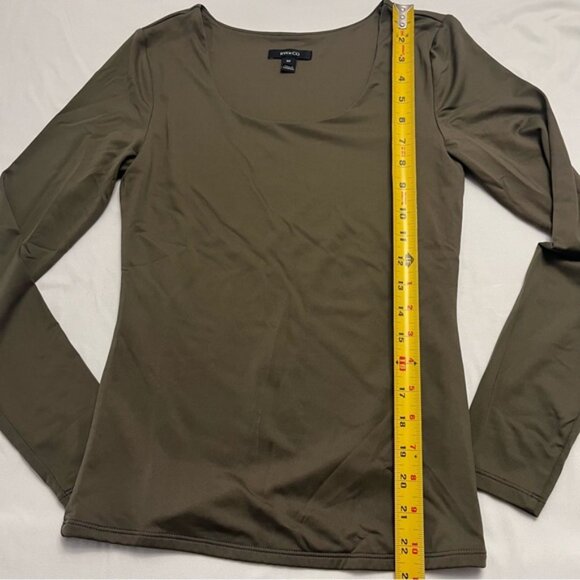 RW&CO. Olive Green Scoop Neck Long Sleeve Fitted Top S/P - Picture 5 of 6